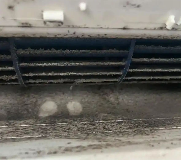 安乡空调吹的风有股烧焦味是怎么回事